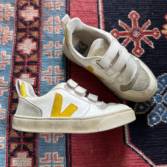 Veja Kids Sneakers in White and Yellow - Picture 6 of 8